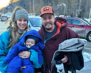 Mo Thompson (left) and her husband Lee Thompson are pictured with their son Vern.